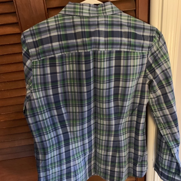 Woman's Izod Blouse - Picture 2 of 3